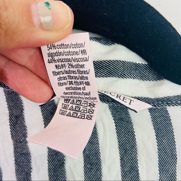 Victoria’s Secret gray and white pajama button down size medium - Picture 3 of 4